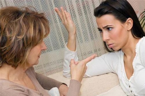 Mẹ chồng mặt lạnh băng tuyên bố bán nhà riêng của con dâu để... trả nợ