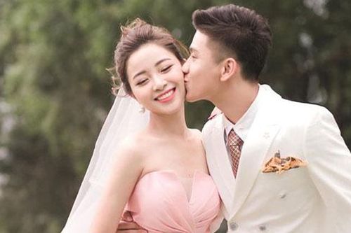 Văn Đức đon đả khen Nhật Linh là người đẹp nhất, dân tình khuyên: Anh lại làm gì sai thì mau khai ra nhé