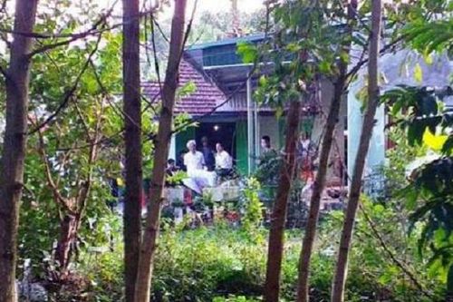 Vợ chết trên giường, chồng treo cổ ở vườn nhà chỉ một ngày sau chuyến làm ăn xa