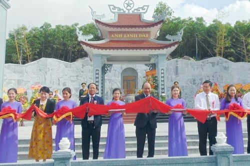 Thủ tướng Nguyễn Xuân Phúc dự lễ khánh thành Đền thờ Liệt sĩ Núi Quế- Anh Linh Đài