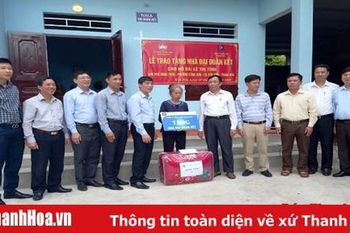 Bàn giao Nhà Đại đoàn kết cho 5 hộ nghèo tại thị xã Bỉm Sơn