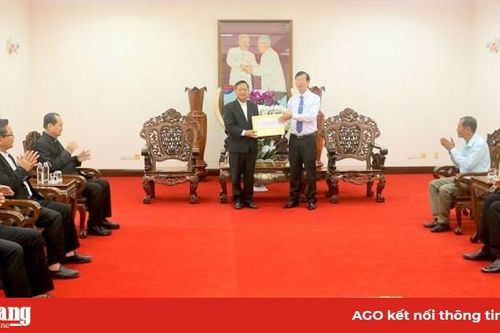 Tòa Giám mục Giáo phận Long Xuyên chúc Tết UBND tỉnh