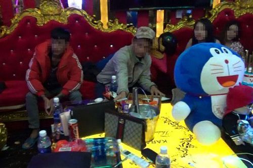 Bắt nhóm thanh niên sử dụng ma túy trong quán karaoke