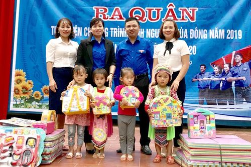 Lan tỏa niềm vui đến trường