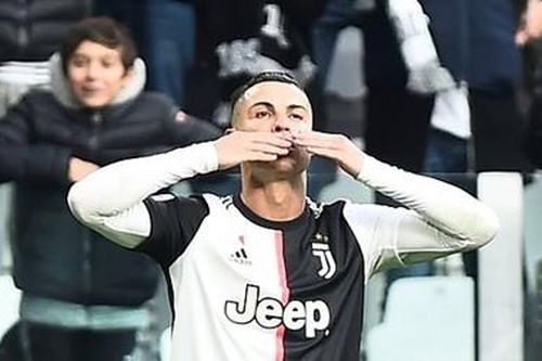 Lập hat-trick, Ronaldo xô đổ hàng loạt kỷ lục ngay đầu năm 2020