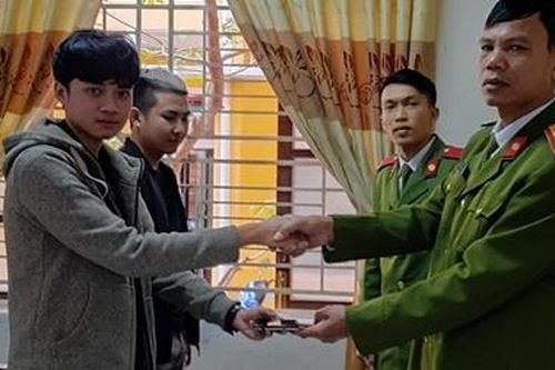 Chiến sĩ nghĩa vụ nhặt được tài sản trả lại cho người đánh rơi