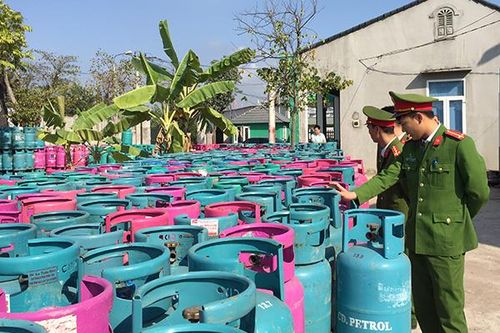 Phát hiện cơ sở sang chiết gas trái phép số lượng lớn