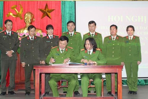 Thẳng thắn đối thoại, tăng cường hiệu quả cải cách hành chính