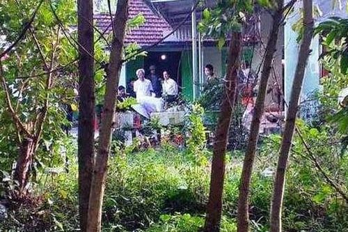 Chồng chết trong tư thế treo cổ, vợ chết gục trên giường