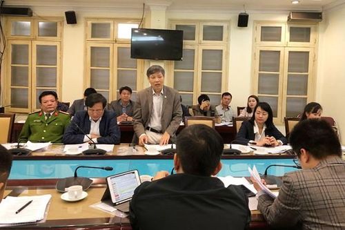 Hà Nội: Tạm giữ 25 tấn đùi gà hun khói, gần 40 tấn bánh kẹo và thực phẩm vi phạm