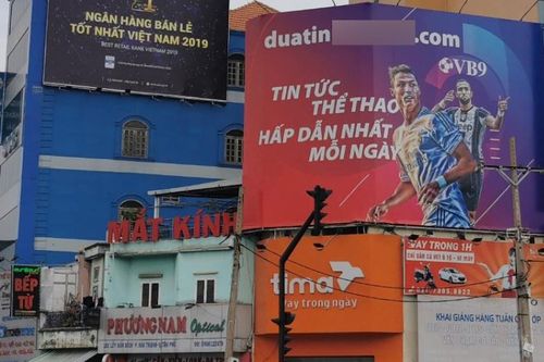 Web cá độ bóng đá quảng cáo trên đường phố TP.HCM