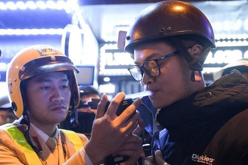 Vì sao Nghị định xử phạt nồng độ cồn có hiệu lực chỉ sau 2 ngày ký?