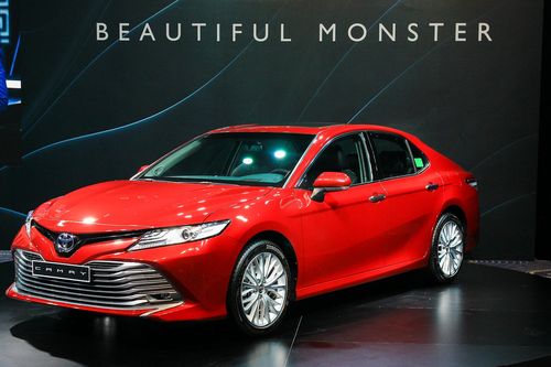Gần Tết, Toyota Camry bán chênh giá 20 triệu