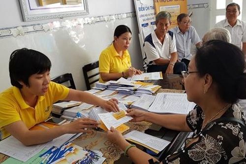 Hà Nội chi trả hai tháng lương hưu, trợ cấp bảo hiểm xã hội dịp Tết