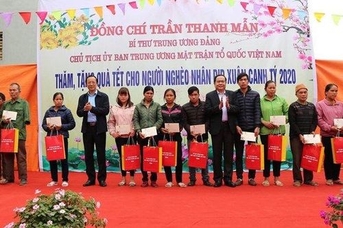 Các lãnh đạo thăm, tặng quà Tết tại Lạng Sơn, Hòa Bình