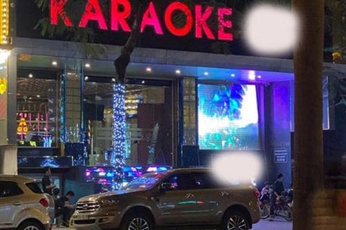 Chủ quán ở Hà Nội 'sốc' khi cảnh sát phạt nặng lái xe uống rượu bia