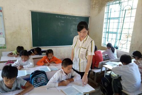 Chuyện giáo viên 'cắm bản'