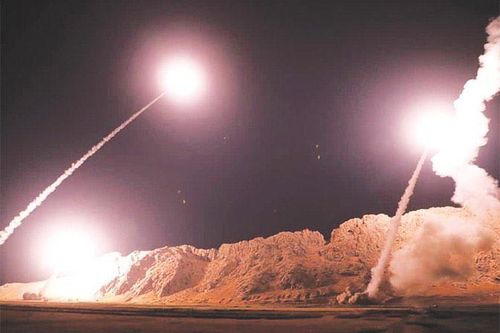 Cảnh nghi là hàng chục tên lửa Iran được phóng vào căn cứ Mỹ ở Iraq