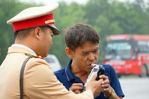 Uống rượu từ tối trước đến hôm sau vẫn bị phạt 7 triệu đồng