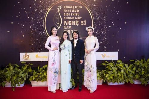 Ngọc Hân và Đỗ Mỹ Linh đọ sắc 'một chín một mười' dịp đầu năm