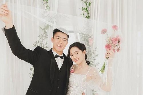 Nhìn lại chặng đường yêu của cầu thủ Duy Mạnh và vợ sắp cưới