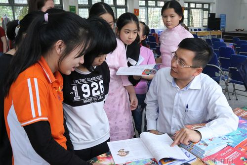 Hình nào có đường đi qua các cạnh không lặp mà quay về được đỉnh xuất phát?