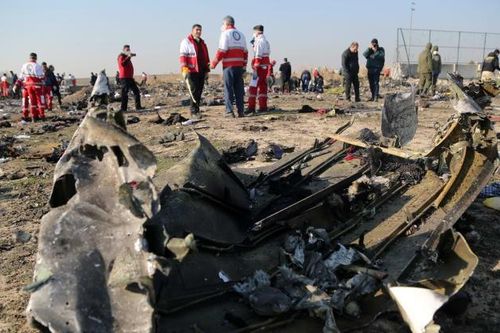 Các hãng hàng không đua nhau hủy chuyến, 'né' không phận Iran và Iraq