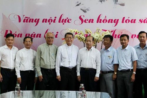 Tòa Giám mục Mỹ Tho thăm, chúc Tết lãnh đạo tỉnh