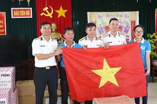 Kết thúc hải trình chúc tết quân và dân huyện đảo Trường Sa