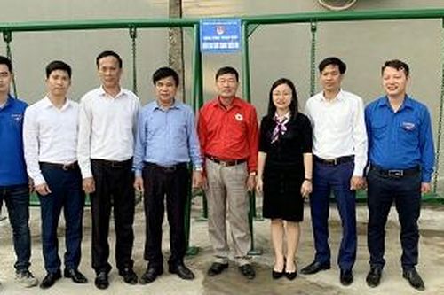 Tặng công trình vui chơi cho trẻ em xã Thanh Đình
