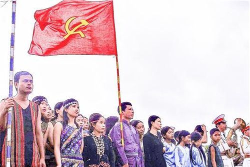 Vẫn mãi luôn 'là niềm hi vọng chói ngời tim ta'…