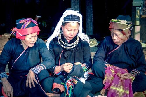 Xuân về trên bản Thài Khao