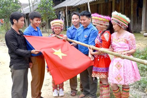 Sắc thắm Quốc kỳ