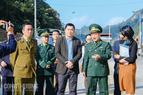 Thông quan nông sản tại cửa khẩu phía Bắc: Bộ Công Thương theo dõi sát tình hình