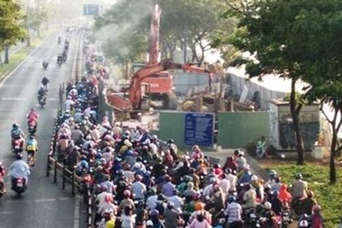 Khốn khổ vì đón Tết cạnh các lô cốt công trình