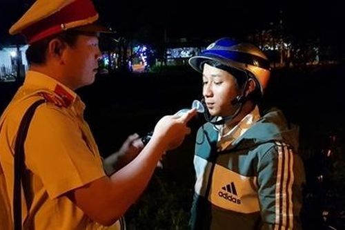 Nhiều người điều khiển xe máy vi phạm nồng độ cồn
