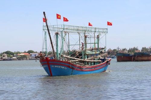 Xử phạt nghiêm tàu khai thác hải sản trái phép ở vùng biển nước ngoài