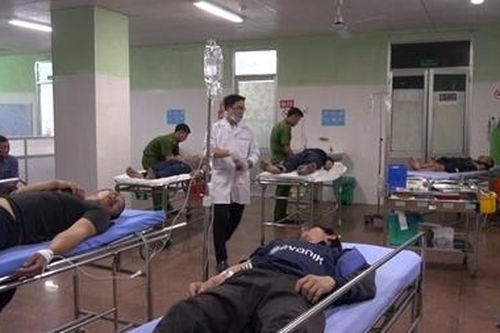 Ăn ốc lạ, 8 ngư dân nhập viện 1 người tử vong