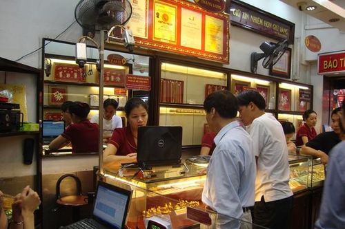 Giá vàng tăng sốc sau khi Iran phóng tên lửa vào khu căn cứ Mỹ