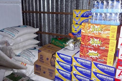 Bắt giữ trên 800 thùng bia và hơn nửa tấn đường nhập lậu