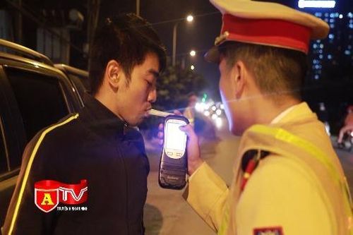 Xử lý nghiêm lái xe vi phạm nồng độ cồn ở khu vực ngoại thành Hà Nội