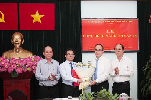 Bí thư Thành ủy TPHCM Nguyễn Thiện Nhân trao quyết định bổ nhiệm Trưởng ban Ban Nội chính Thành ủy