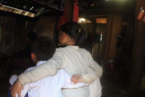 Buôn bán bào thai miền biên viễn: Rứt tình máu mủ nơi xứ người