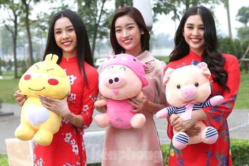 Hoa hậu Mỹ Linh, Tiểu Vy rạng rỡ trong Chủ nhật Đỏ tại Thái Nguyên