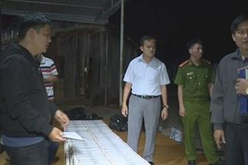 Phê chuẩn khởi tố, bắt tạm giam nữ 8x buôn bán hàng cấm