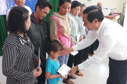 EVNSPC mang xuân sớm đến người nghèo