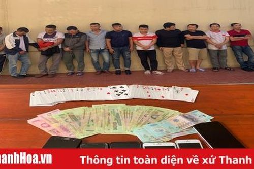 Bắt quả tang 12 đối tượng đánh bạc, thu giữ hơn 56 triệu đồng