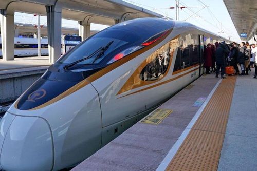 Tàu tự lái tốc độ 350 km/h đầu tiên trên thế giới ra mắt tại Trung Quốc