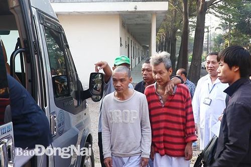 'Chuyến xe 0 đồng' chở bệnh nhân tâm thần về quê ăn Tết