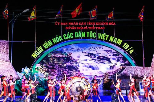 Hallmark of Khanh Hoa's public art activities